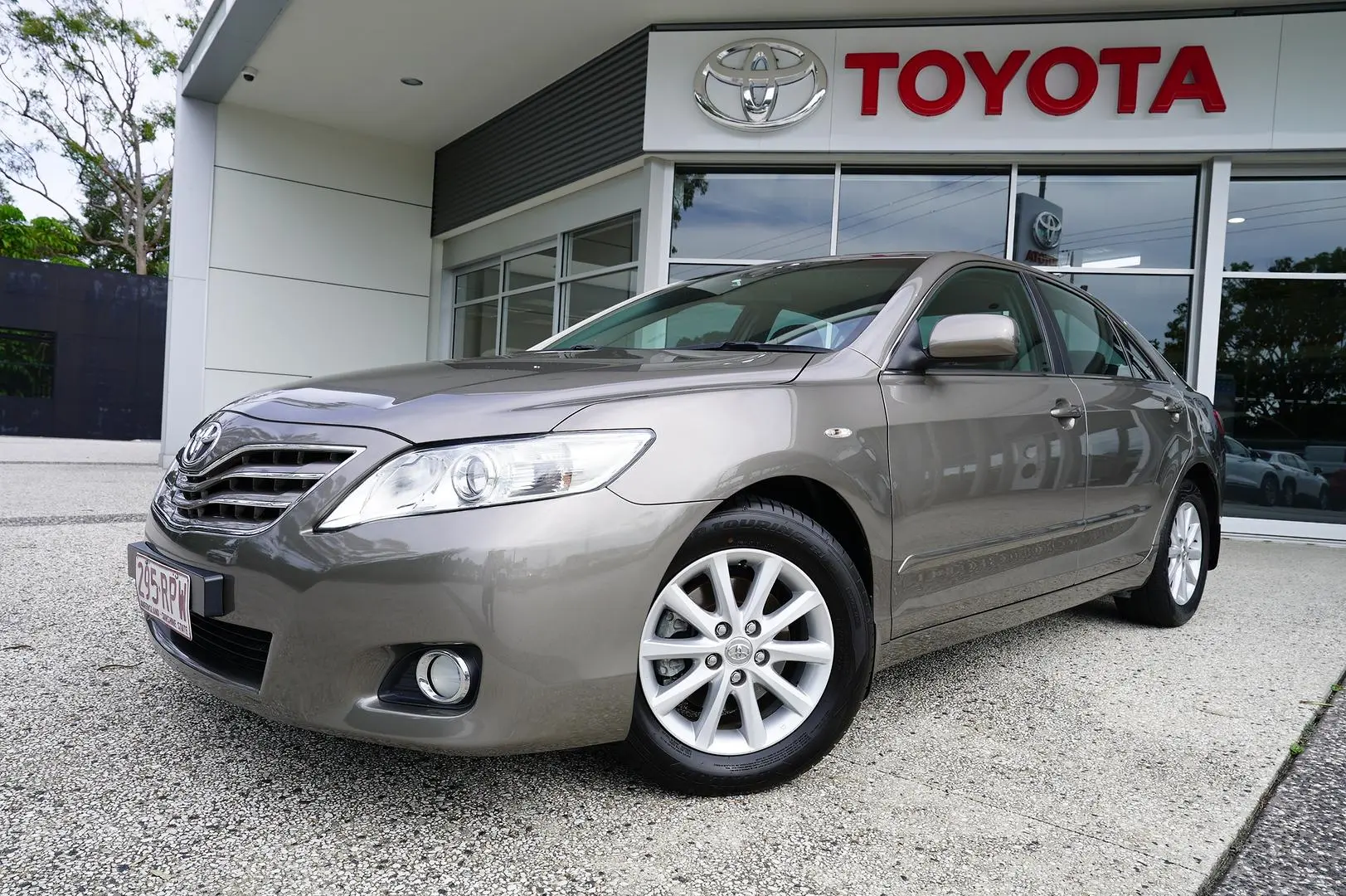 2011 Toyota Camry Gallery Image 1