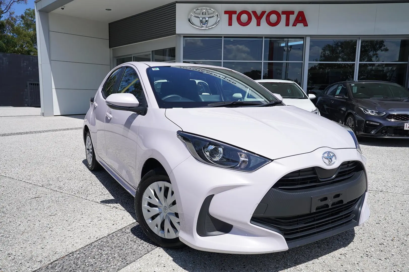 2022 Toyota Yaris Image 7