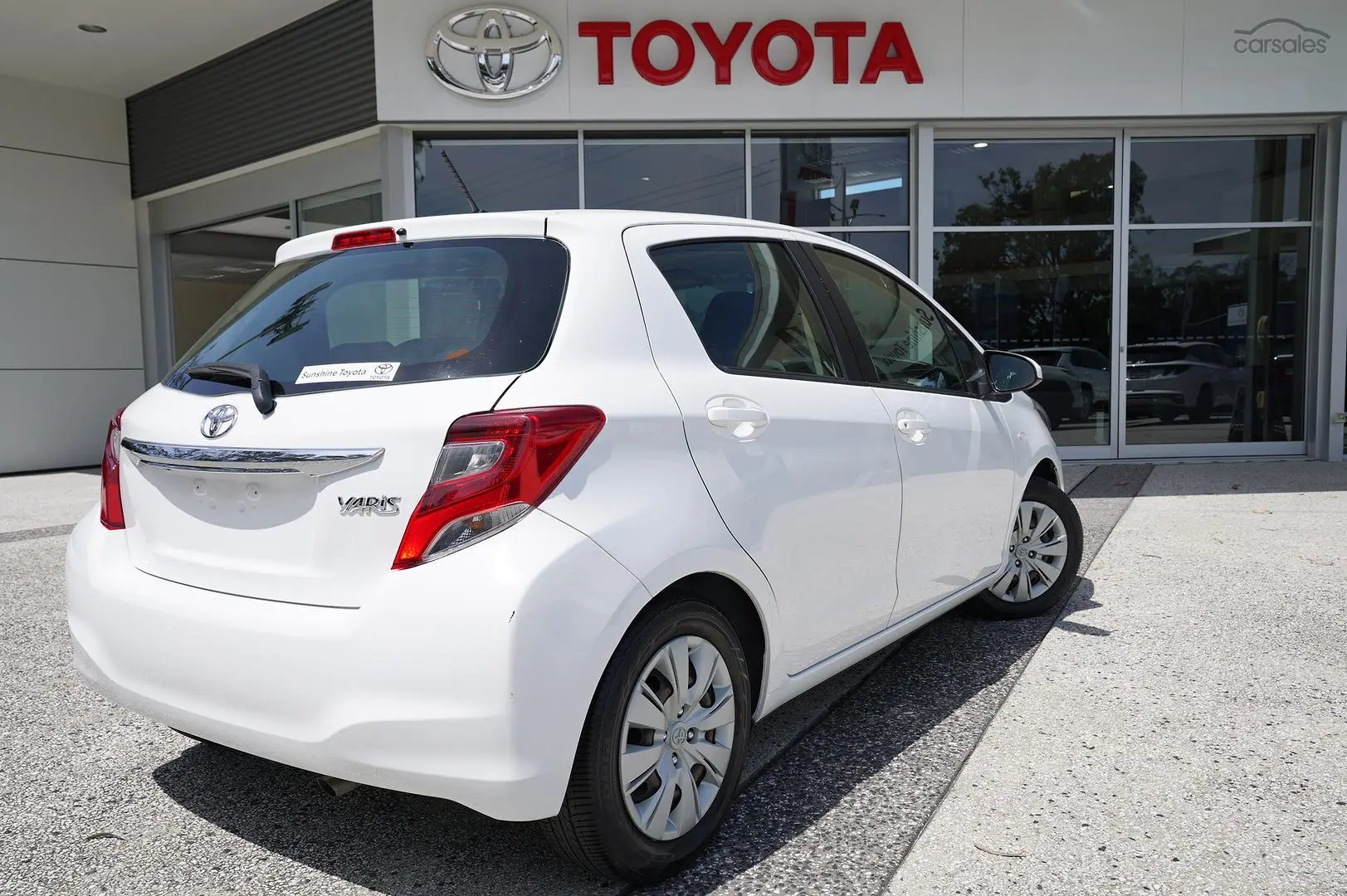 2017 Toyota Yaris Image 6