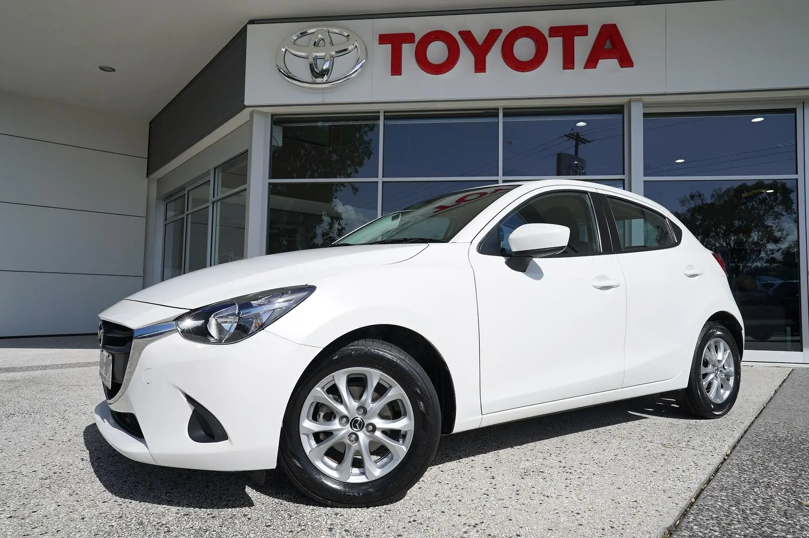 2015 Mazda 2 Gallery Image 1