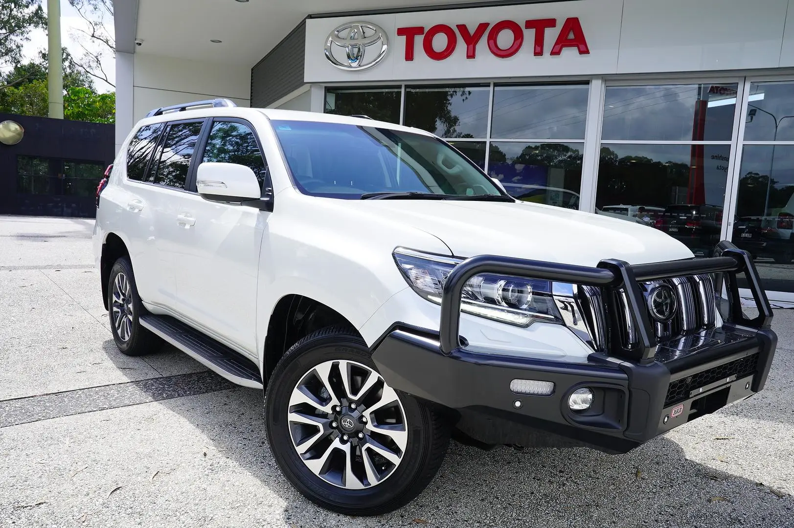 2023 Toyota Landcruiser Prado Image 1