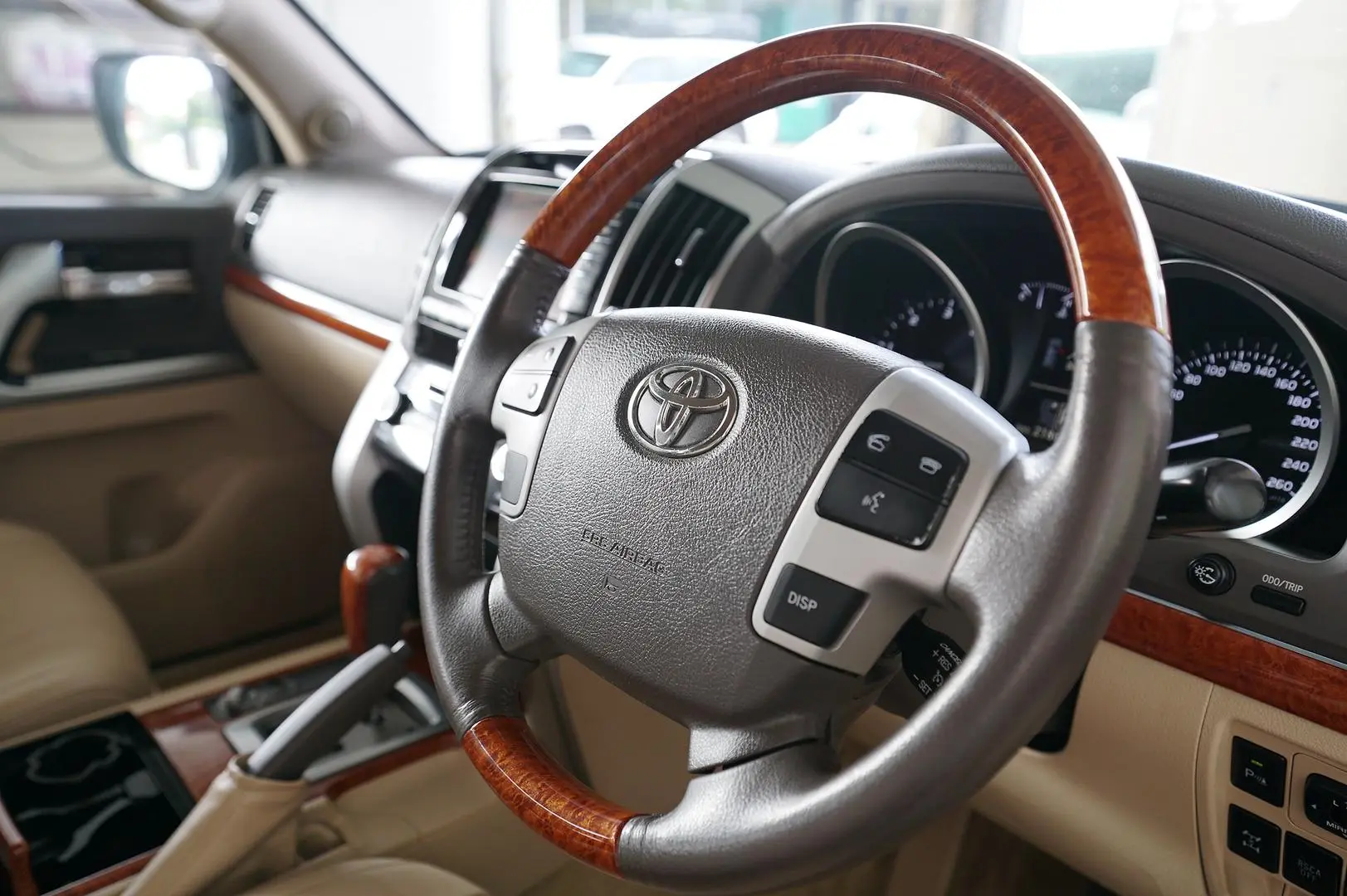 2013 Toyota Landcruiser Gallery Image 9