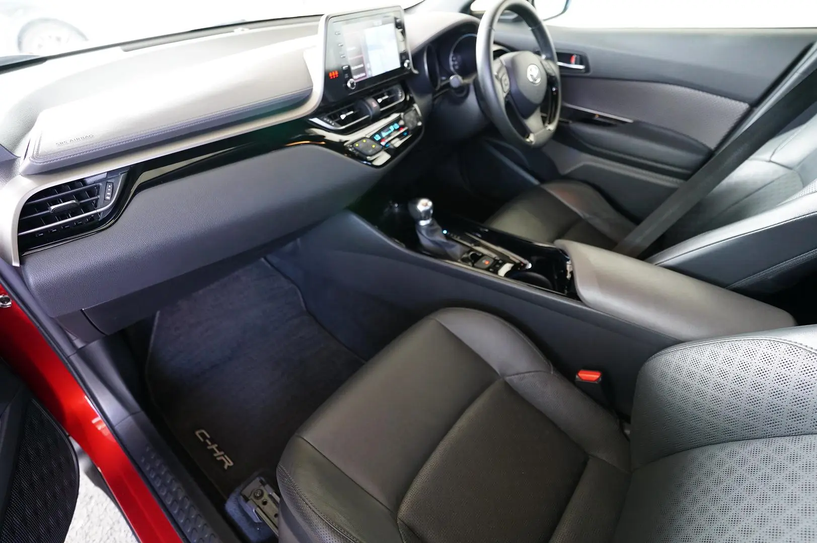 2021 Toyota C-HR Gallery Image 21