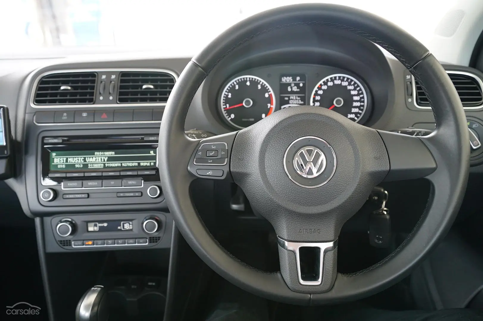 2013 Volkswagen Polo Image 9