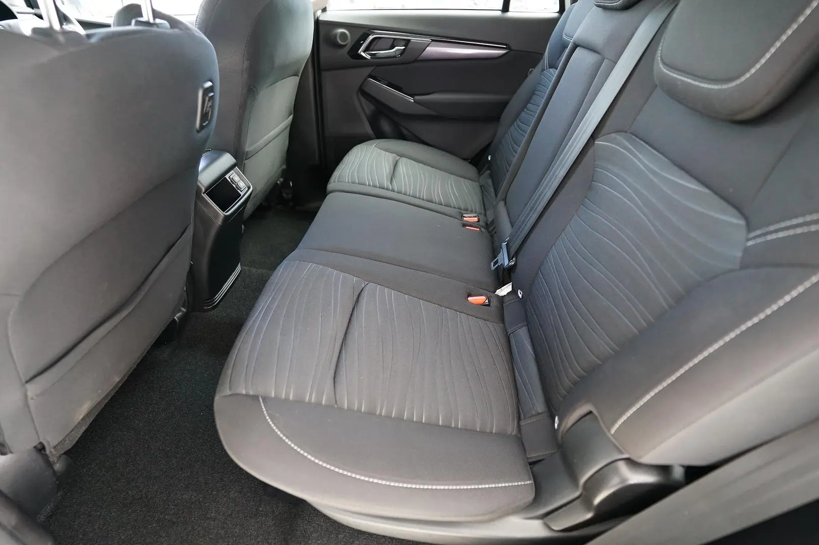 2016 Toyota Hilux Gallery Image 19