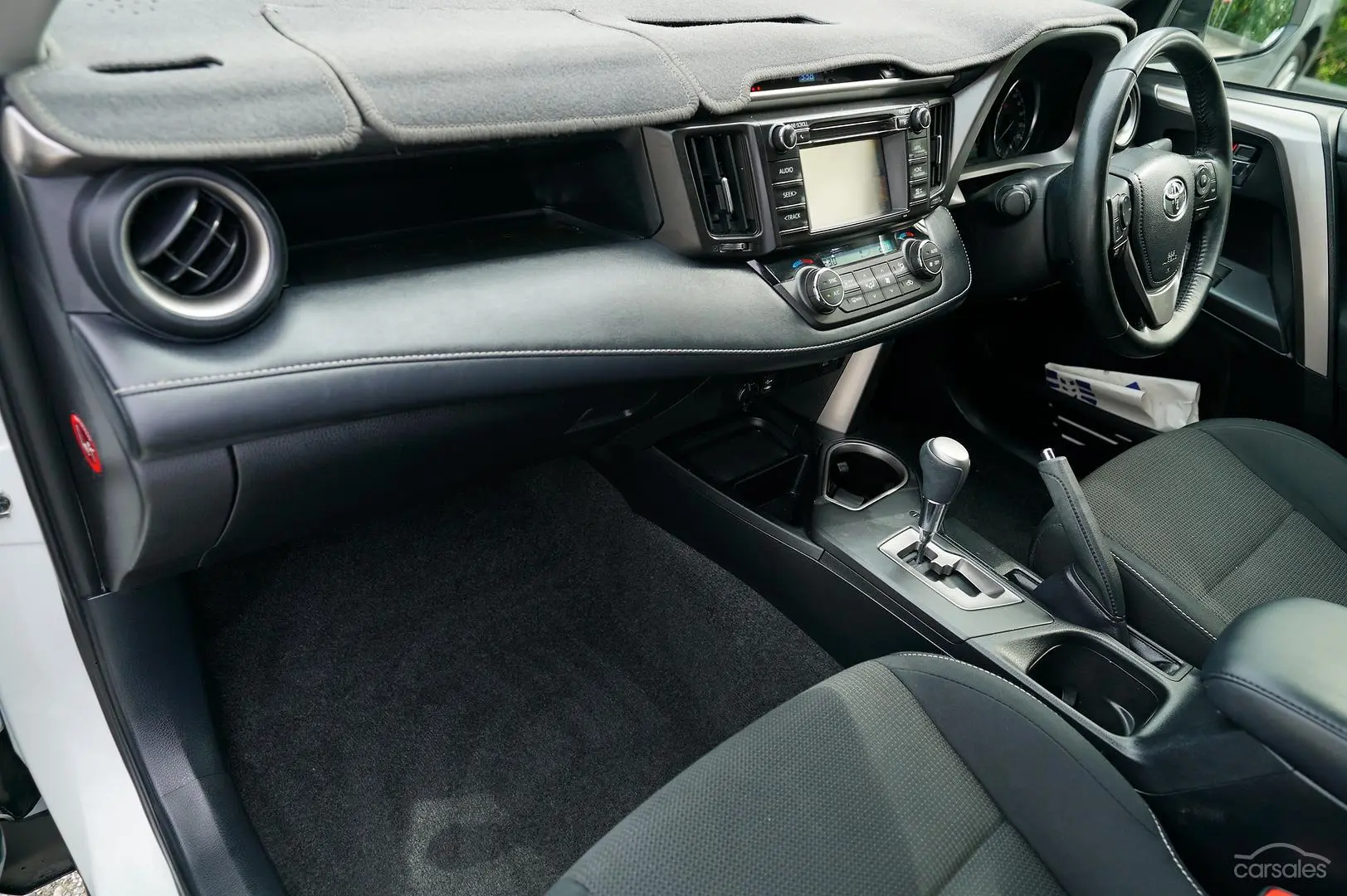 2018 Toyota RAV4 Image 22