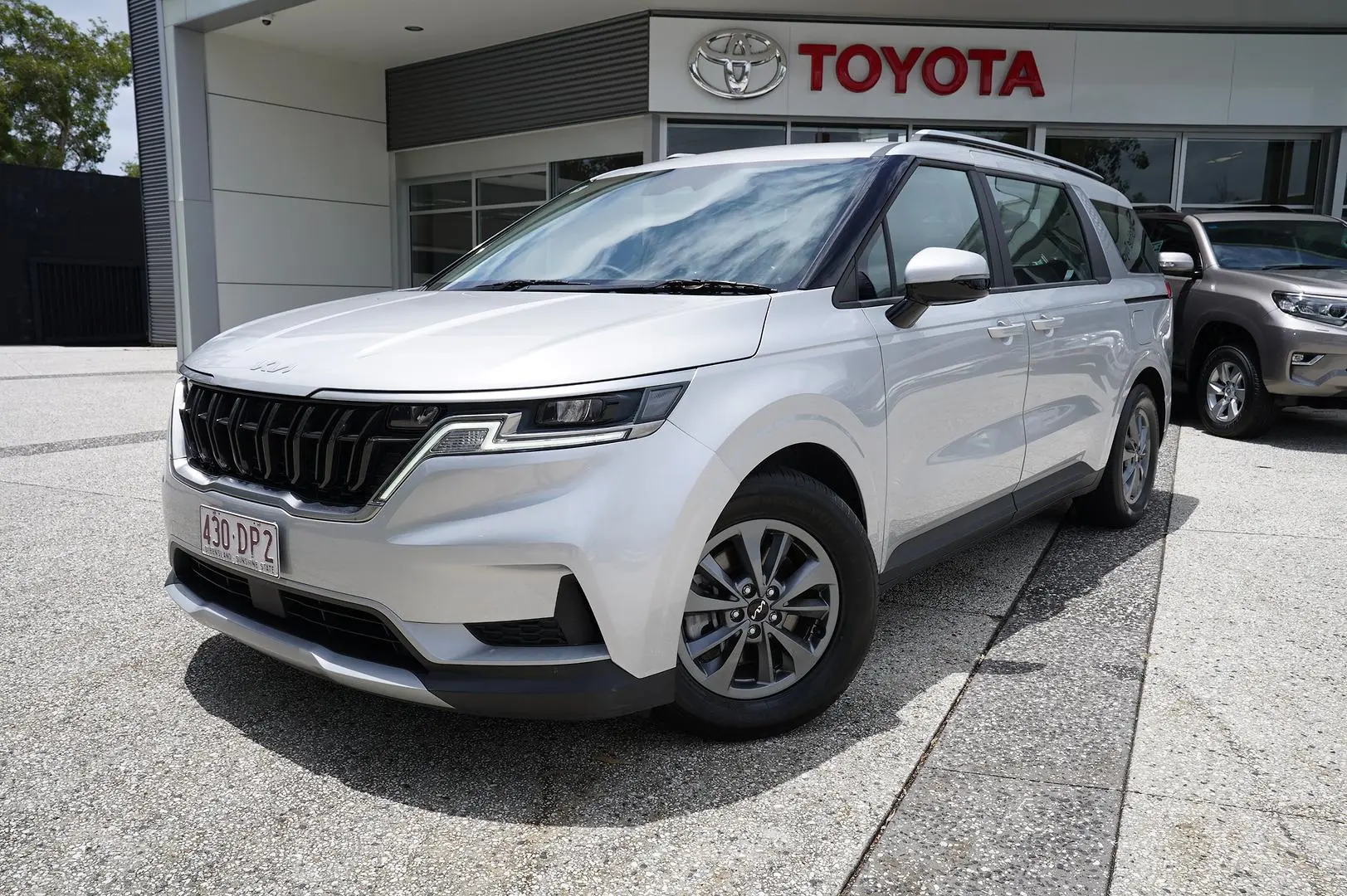 2021 Kia Carnival Gallery Image 1