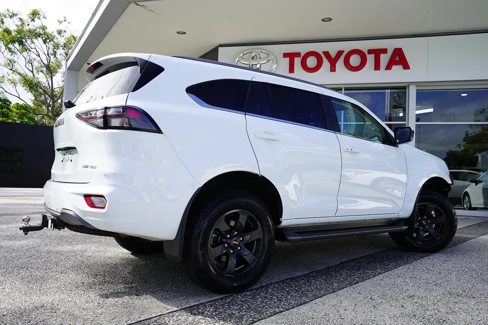 2016 Toyota Hilux Gallery Image 6