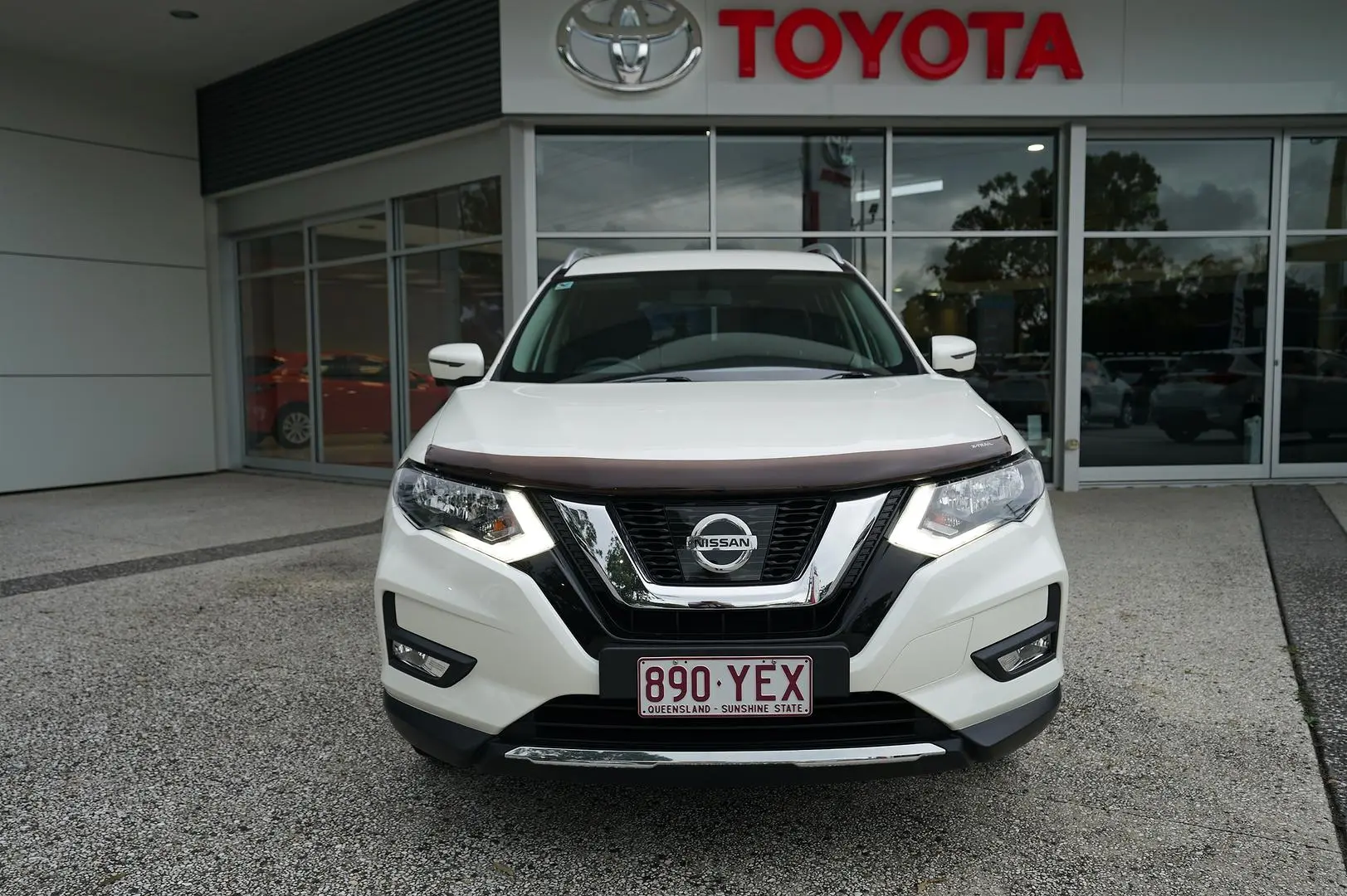 2017 Nissan X-Trail Gallery Image 3