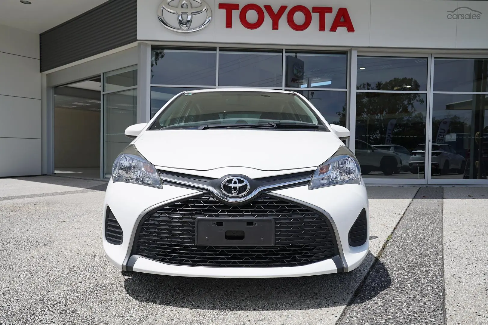 2017 Toyota Yaris Image 3