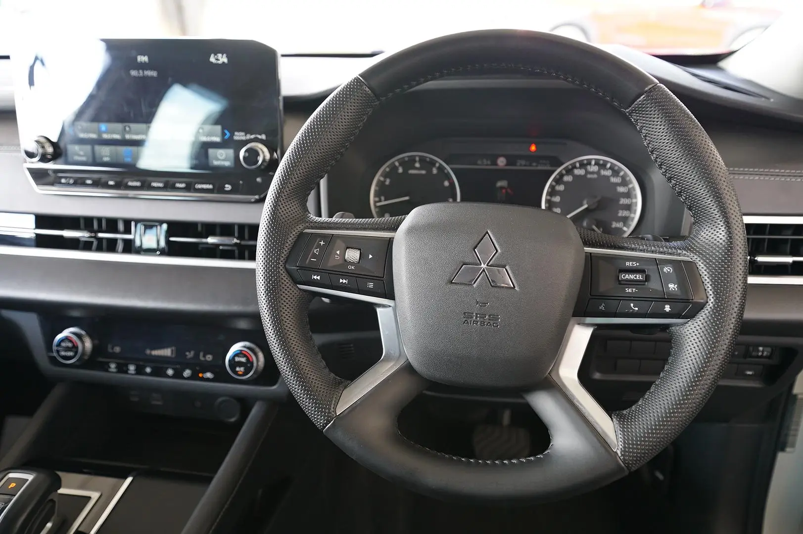 2022 Mitsubishi Outlander Gallery Image 12