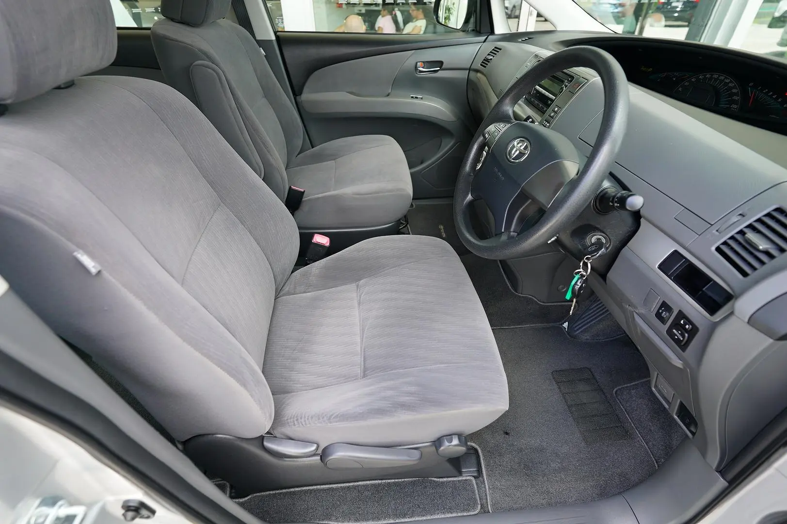 2012 Toyota Tarago Gallery Image 13