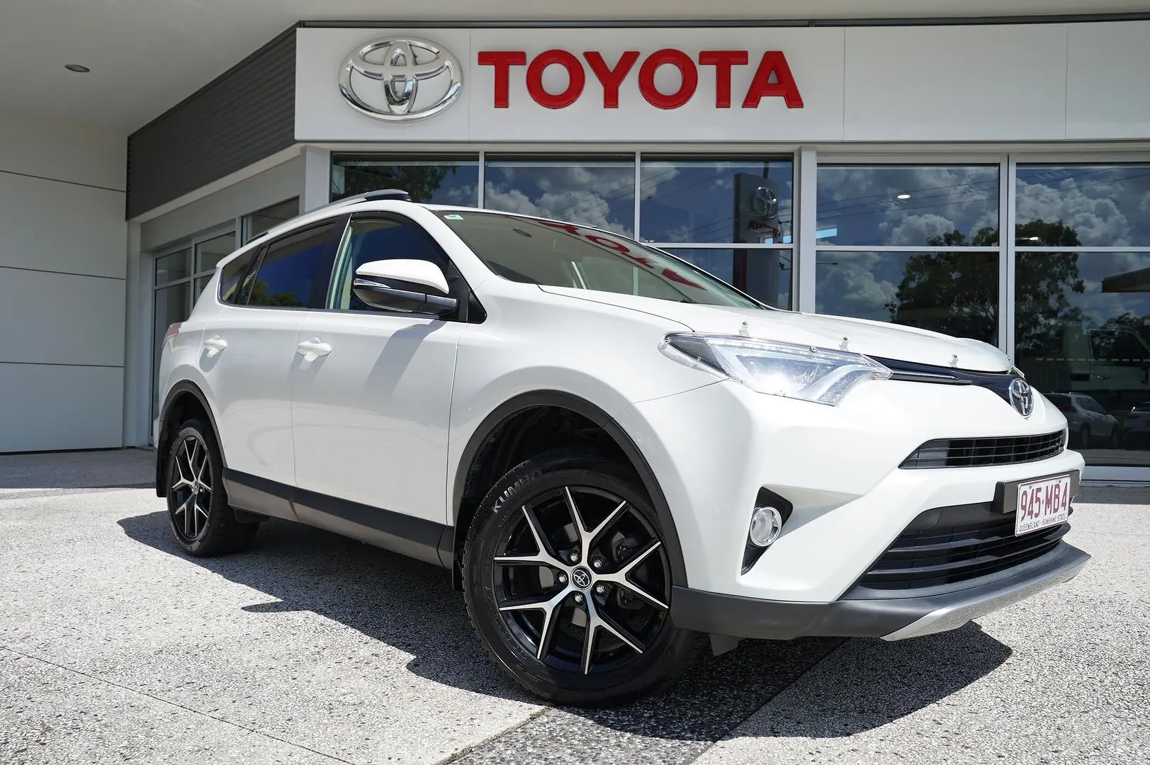 2017 Toyota Rav4 Gallery Image 1