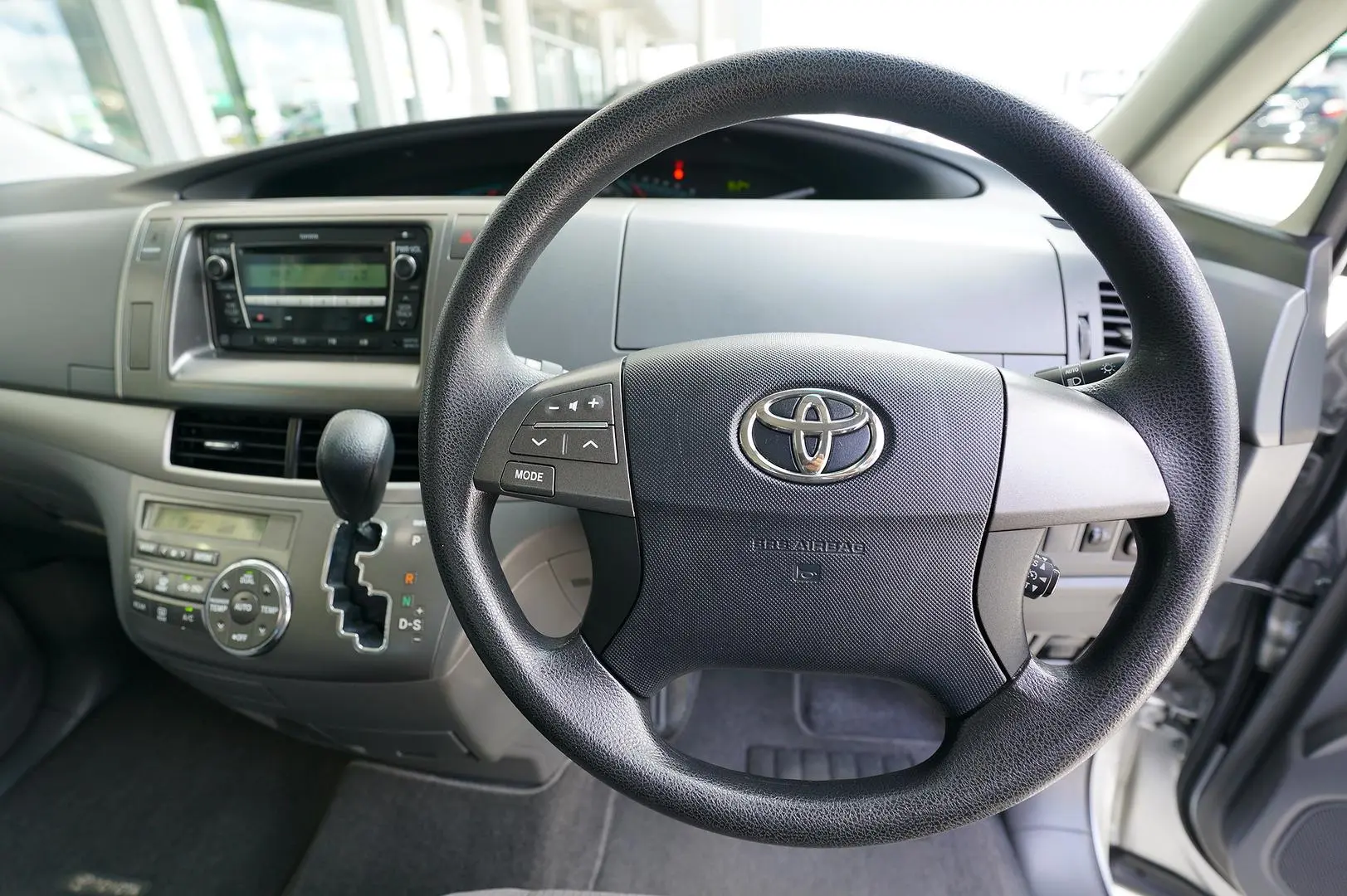 2012 Toyota Tarago Gallery Image 14