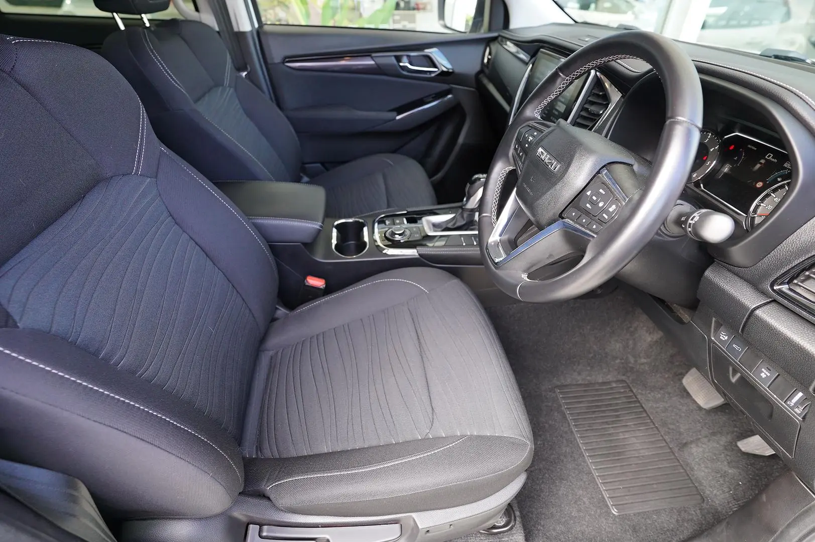2023 Isuzu MU-X Gallery Image 15