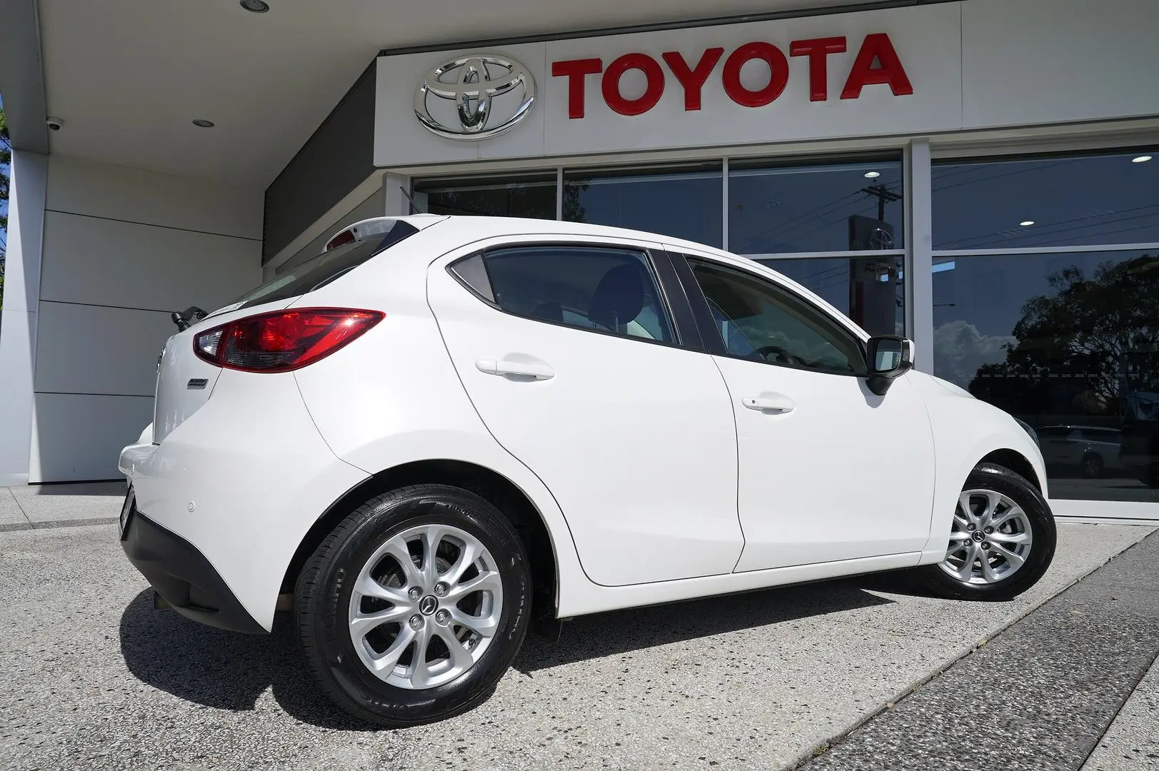 2015 Mazda 2 Gallery Image 4