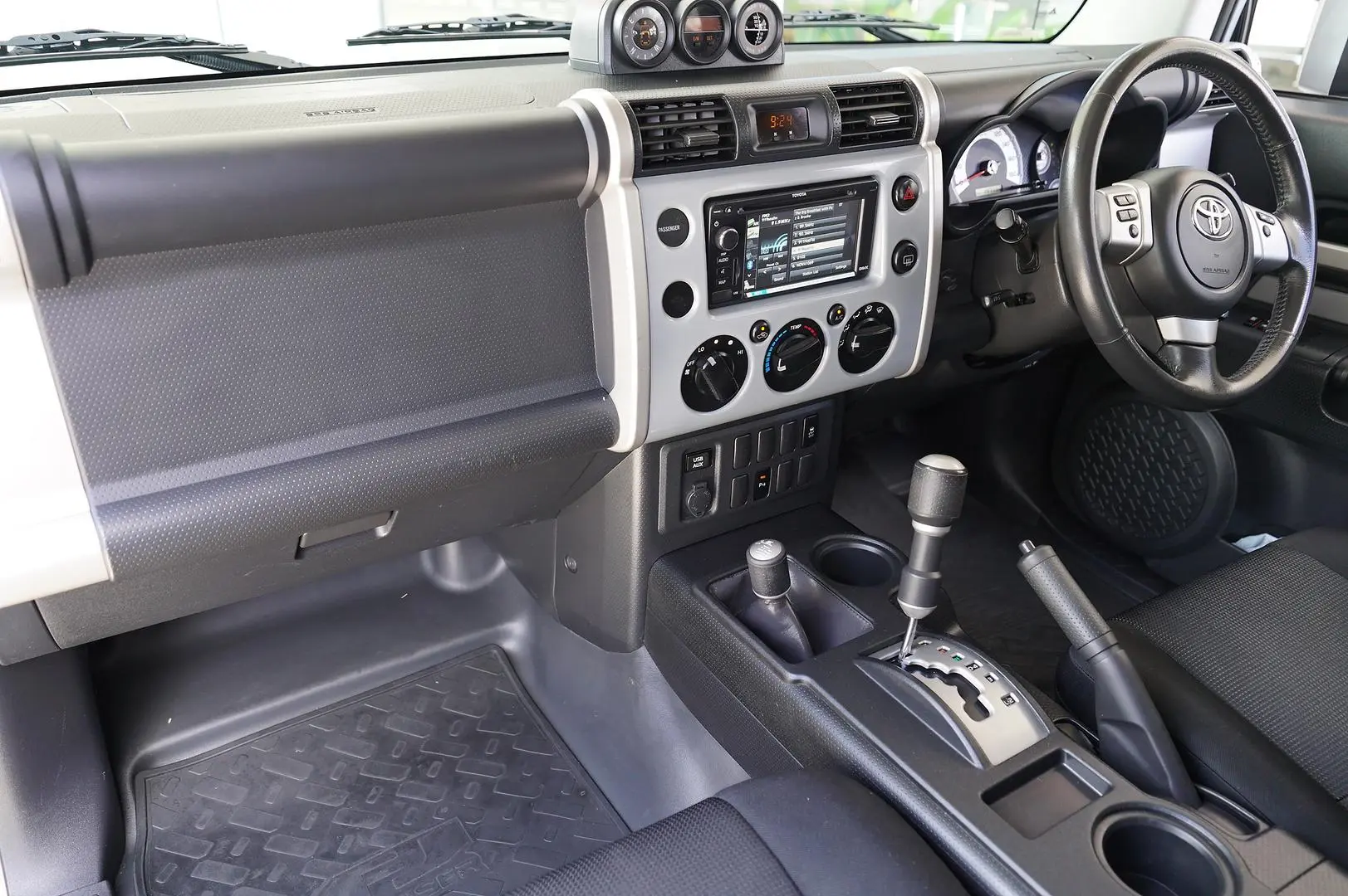 2015 Toyota Fj Cruiser Gallery Image 16