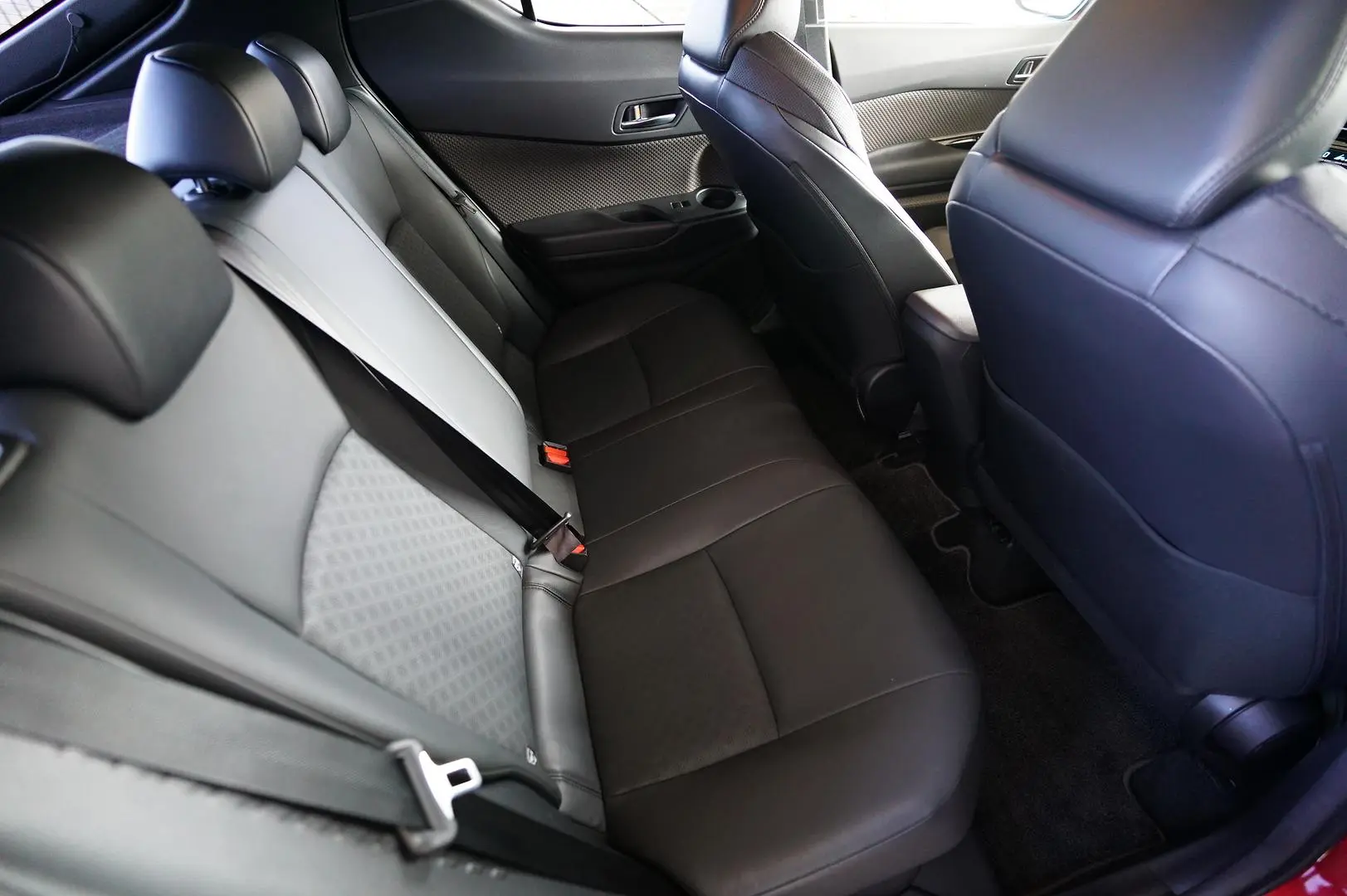 2021 Toyota C-HR Gallery Image 16