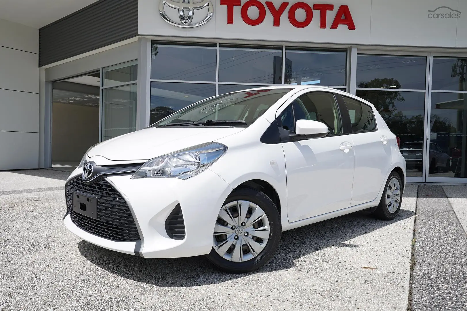 2017 Toyota Yaris Image 1