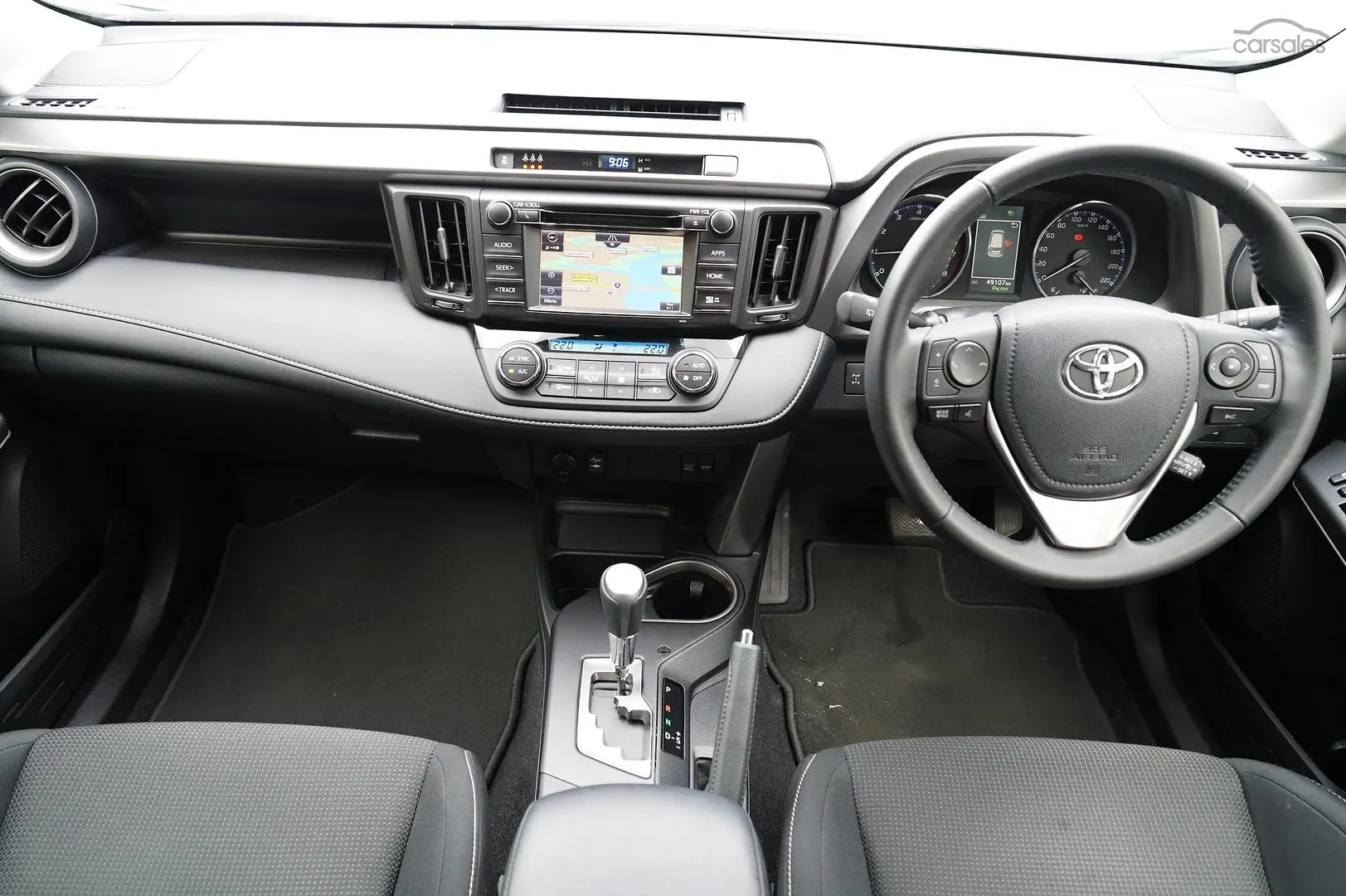 2017 Toyota RAV4 Image 18
