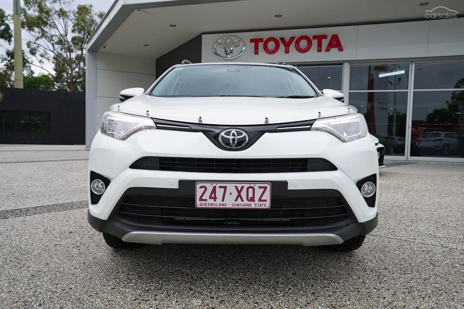 2017 Toyota RAV4 Image 3