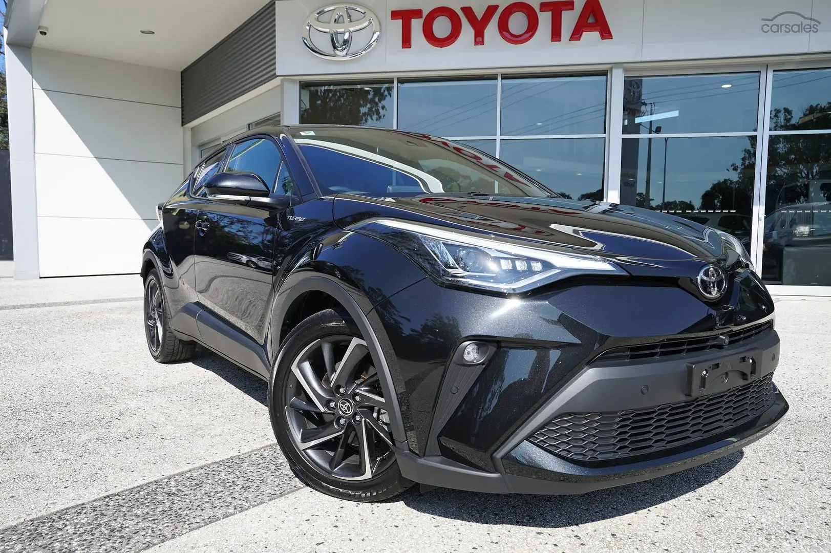 2023 Toyota C-HR Image 1