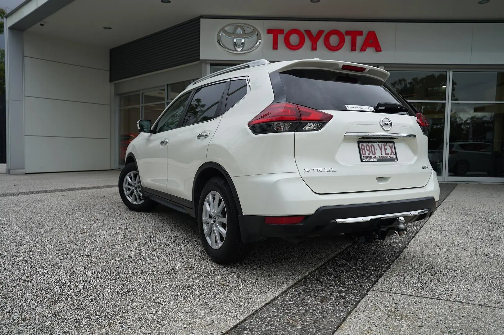 2017 Nissan X-Trail Gallery Image 4