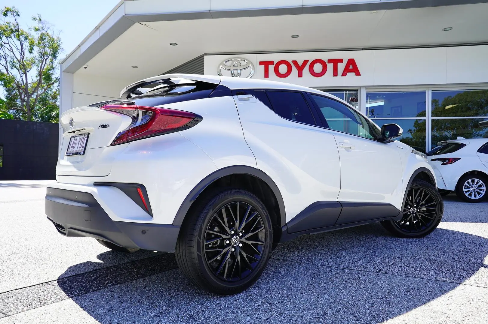 2019 Toyota C-Hr Gallery Image 3