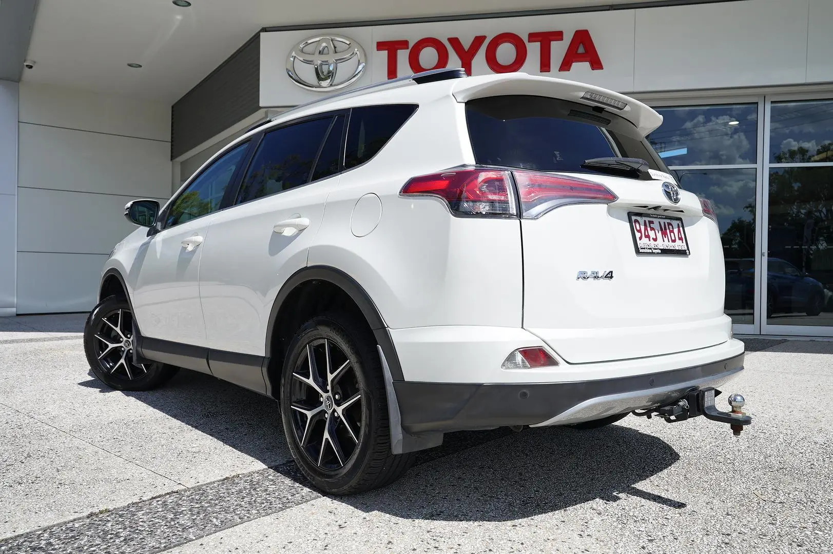 2017 Toyota Rav4 Gallery Image 3