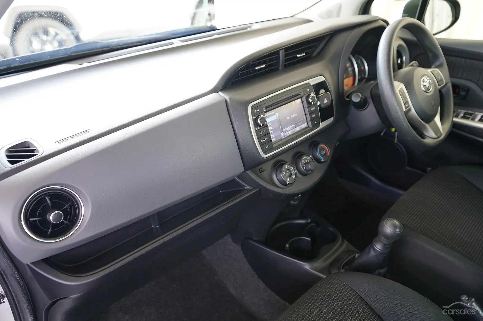 2015 Toyota Yaris Image 22