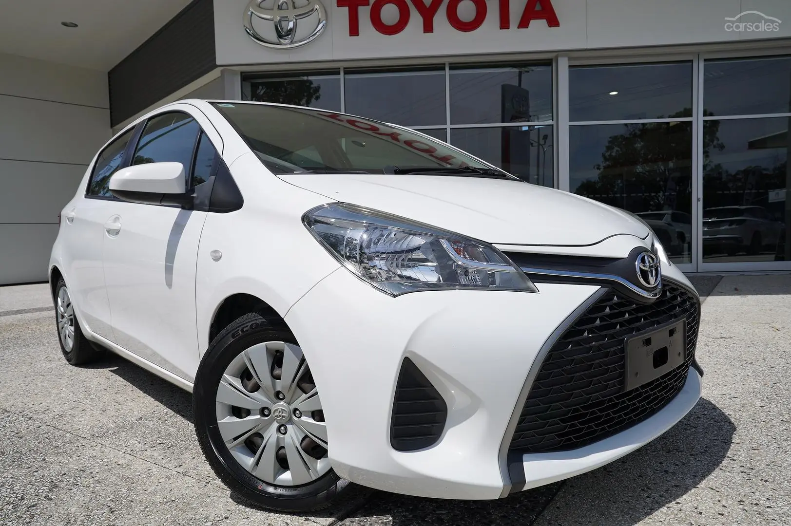 2017 Toyota Yaris Image 5