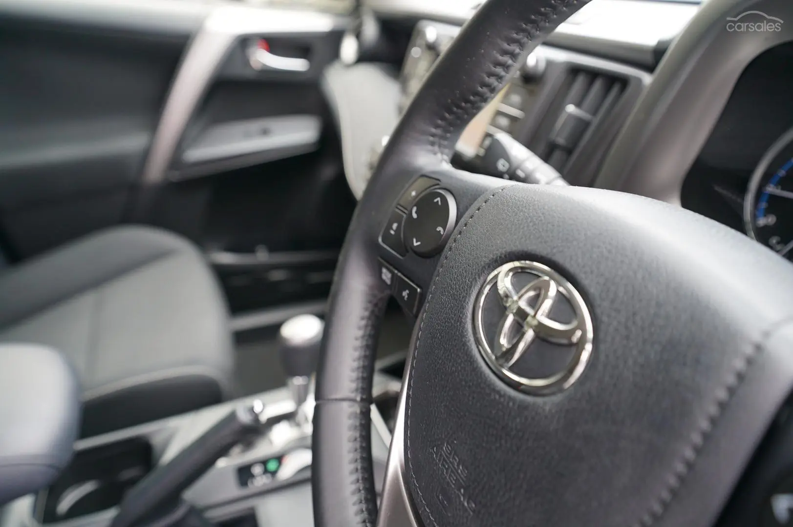 2017 Toyota RAV4 Image 15