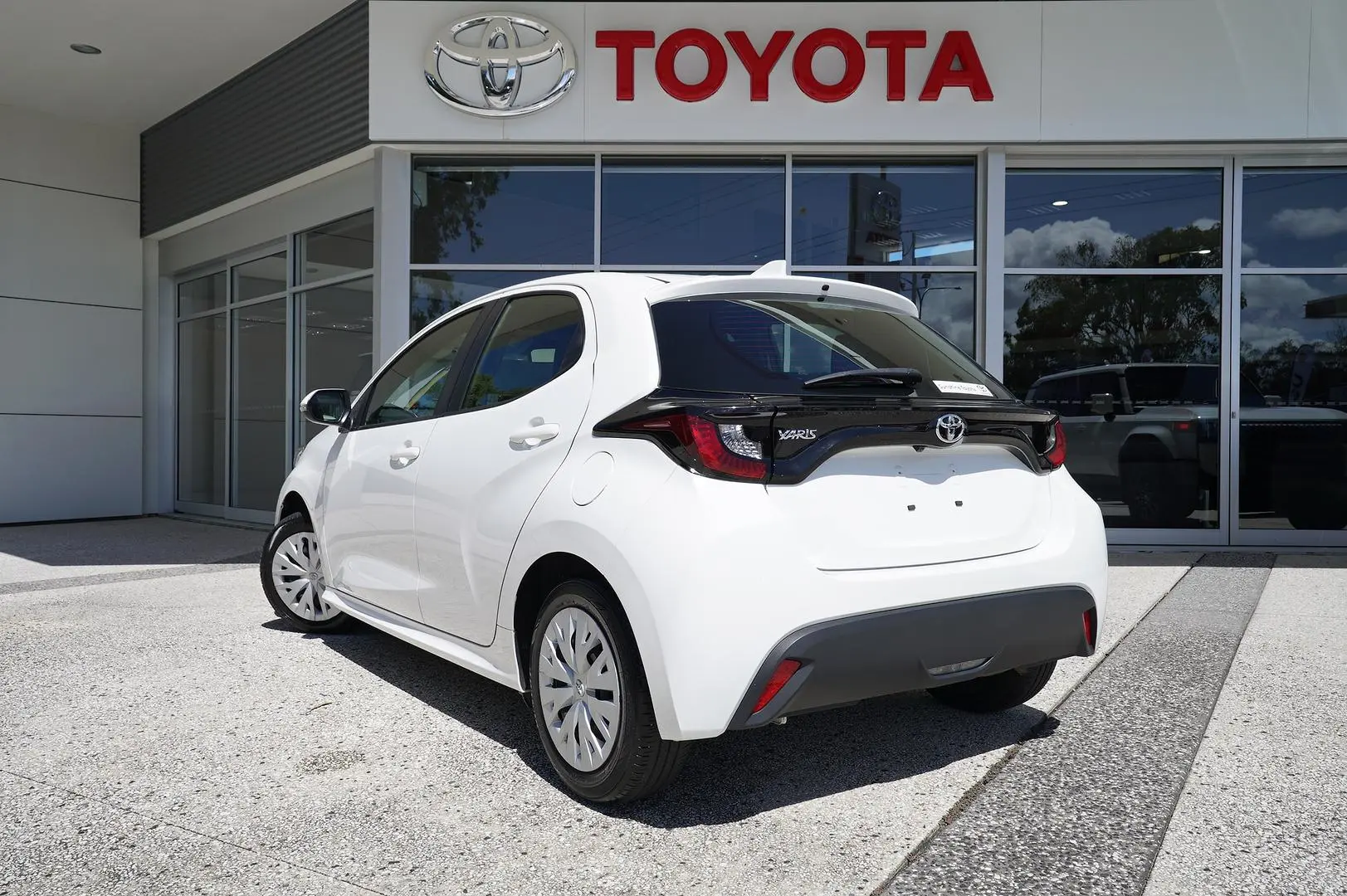 2022 Toyota Yaris Gallery Image 6