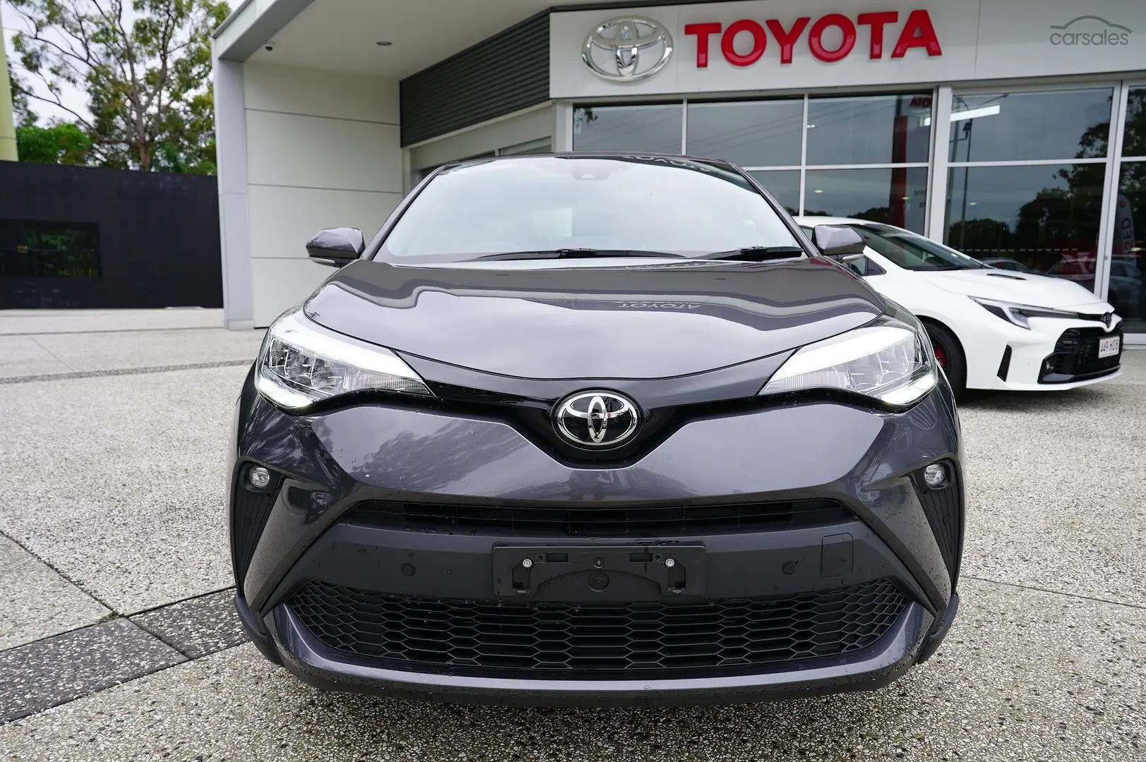 2020 Toyota C-HR Image 2
