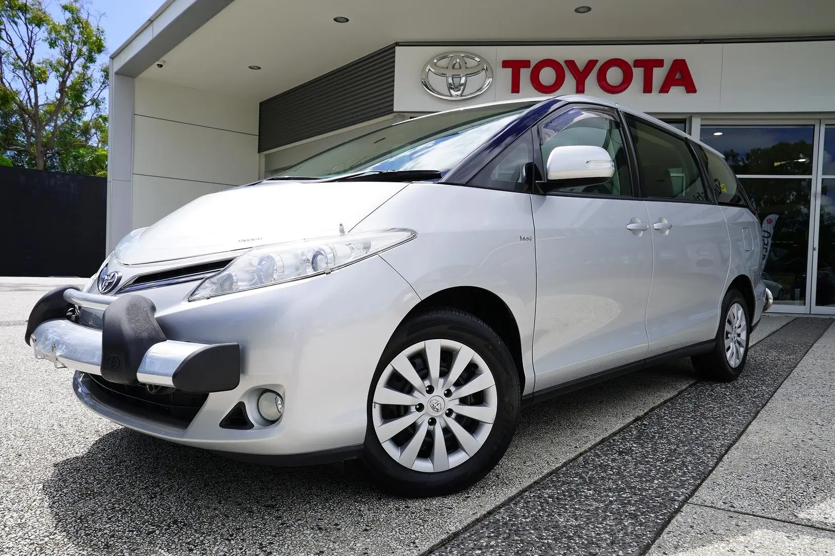 2012 Toyota Tarago Gallery Image 1