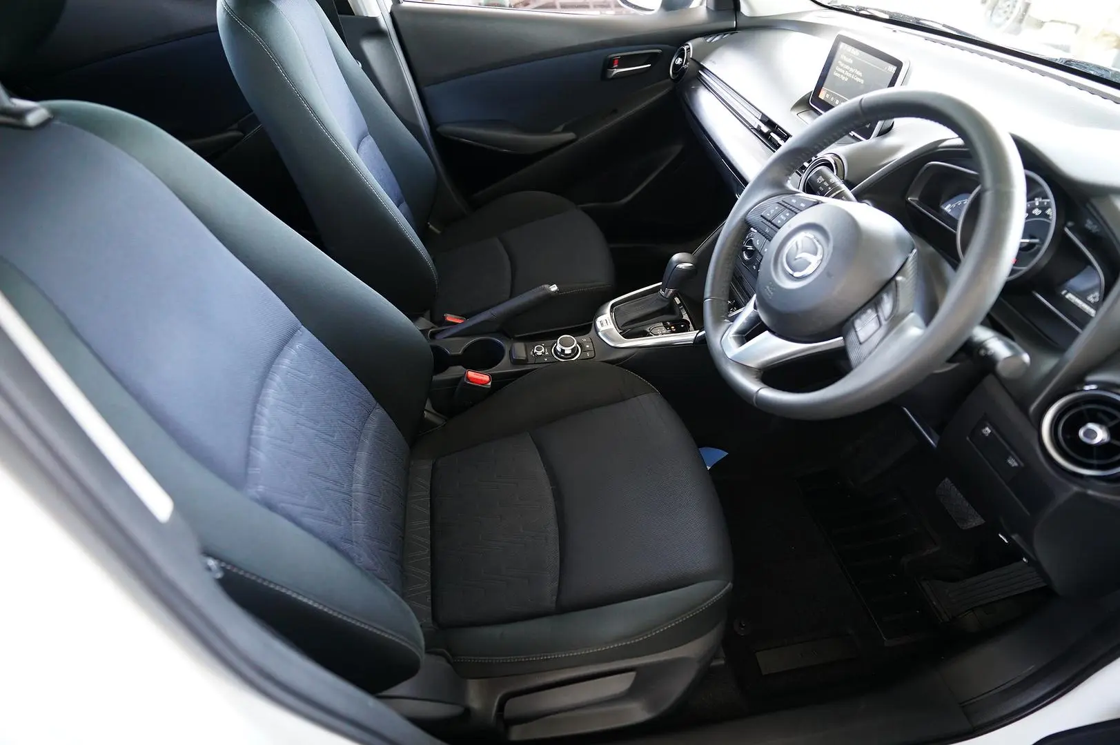 2015 Mazda 2 Gallery Image 17