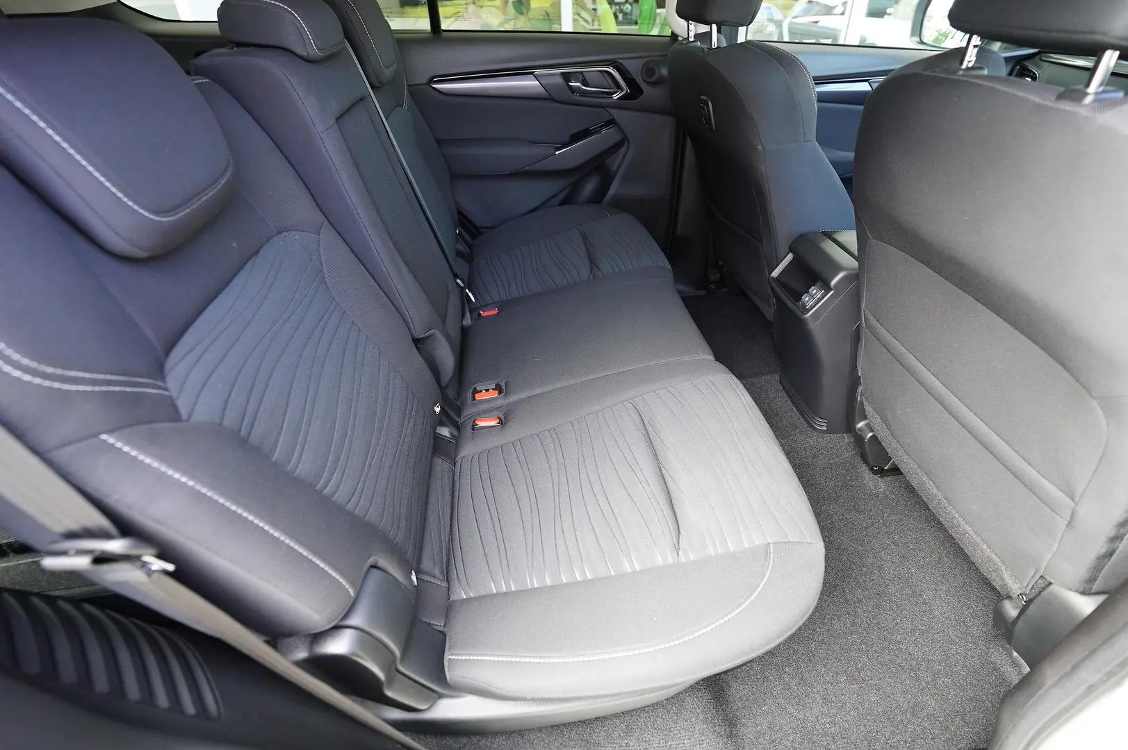 2023 Isuzu MU-X Gallery Image 16