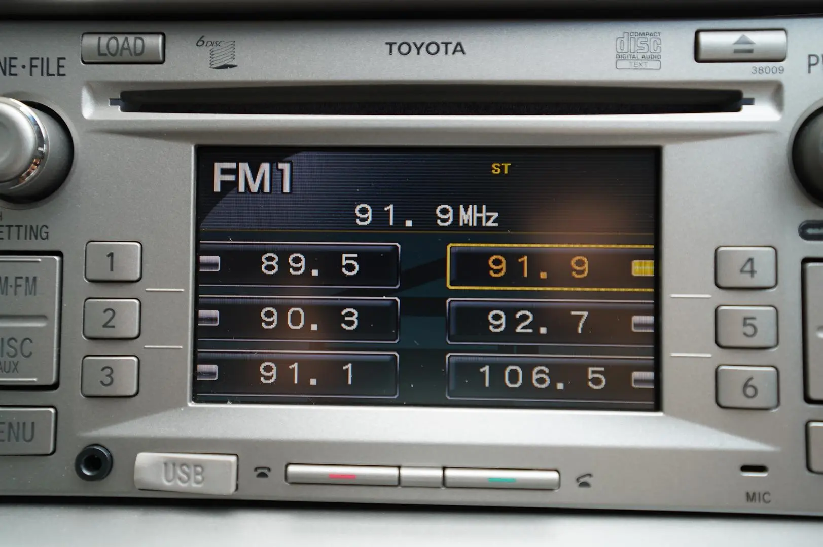 2011 Toyota Camry Gallery Image 11