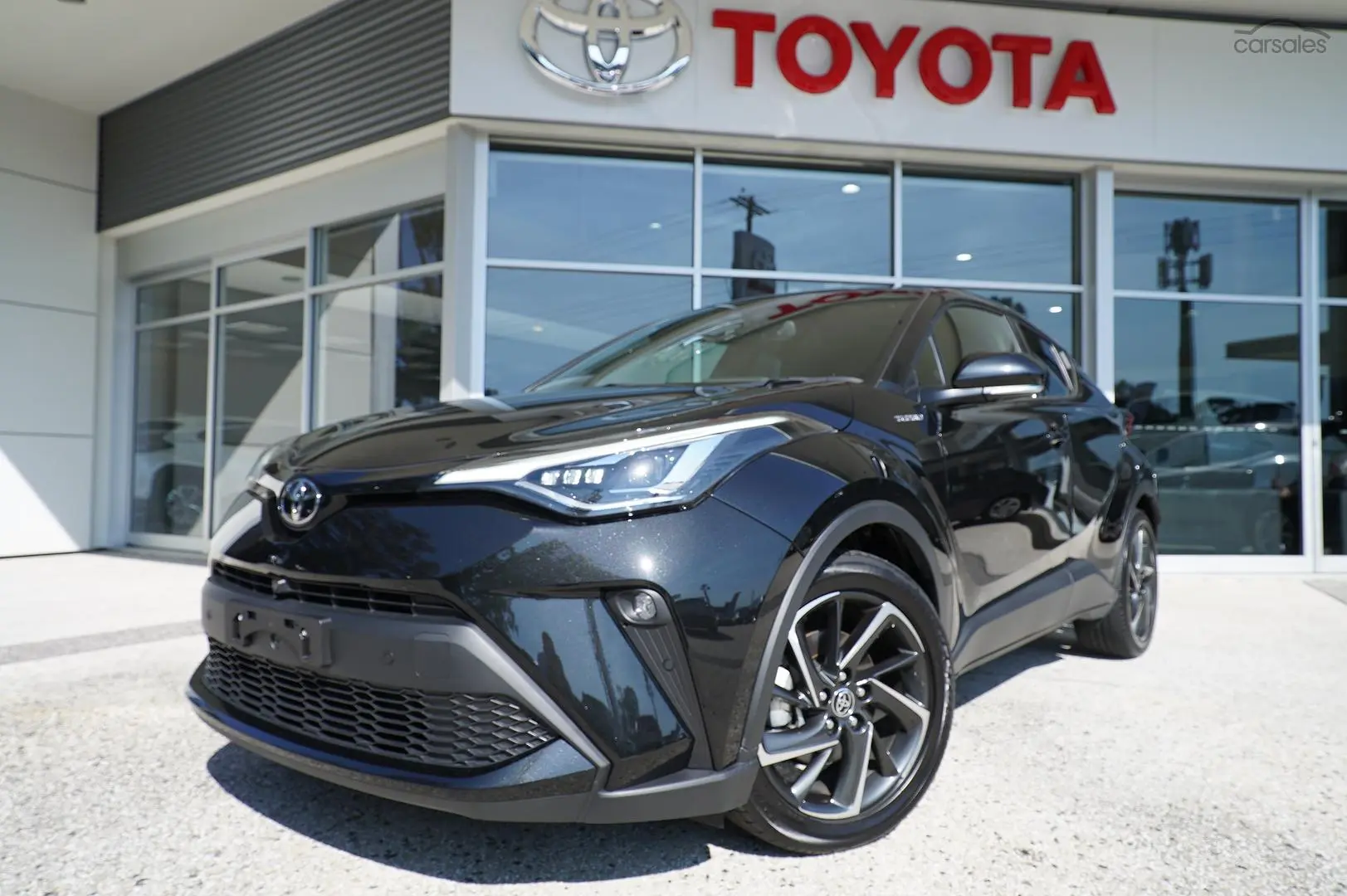 2023 Toyota C-HR Image 3