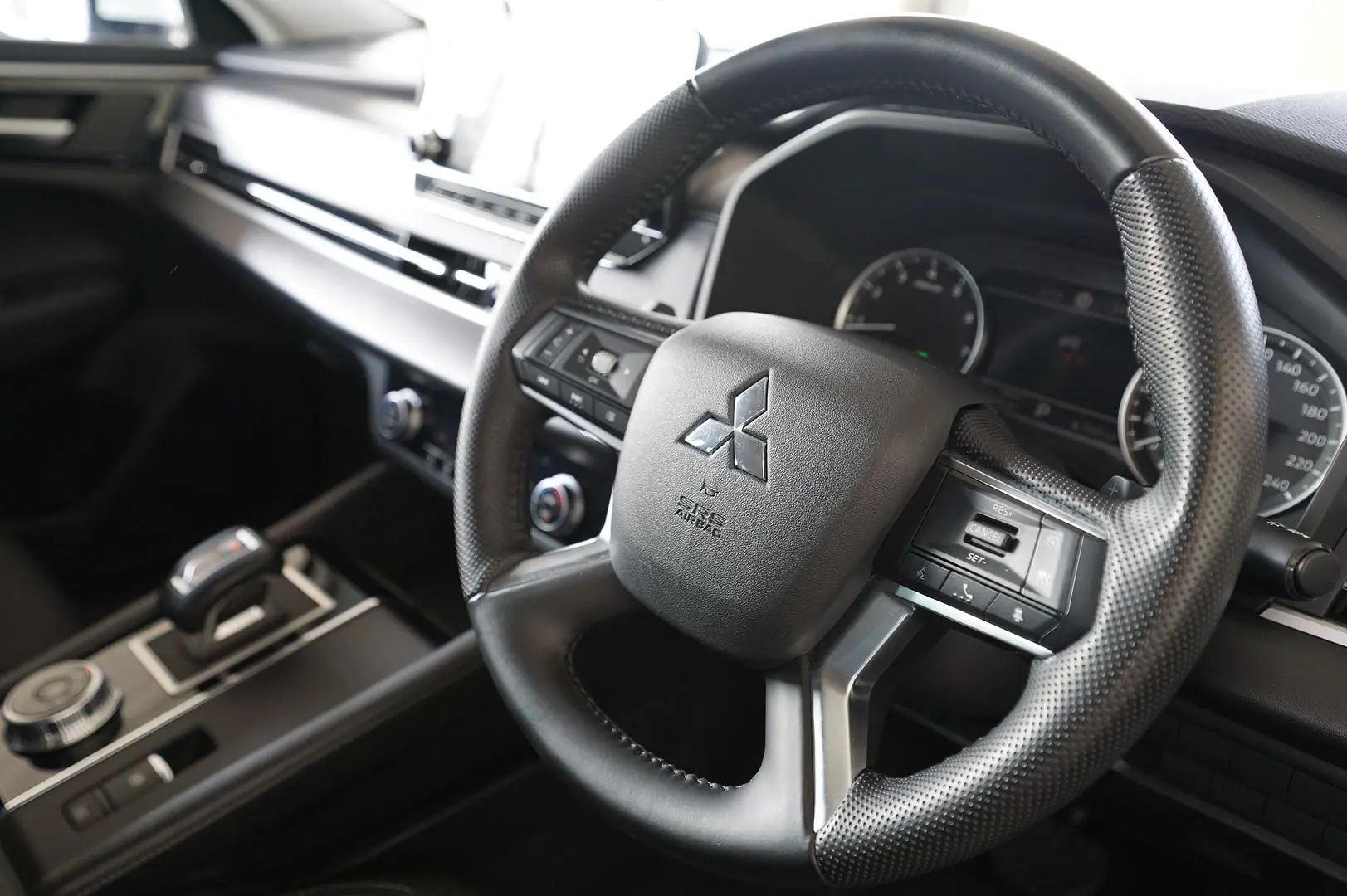 2022 Mitsubishi Outlander Gallery Image 11