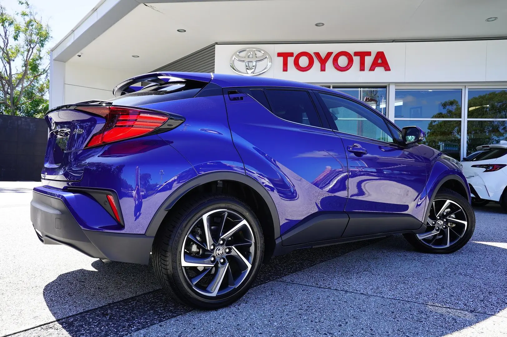 2023 Toyota C-Hr Gallery Image 3