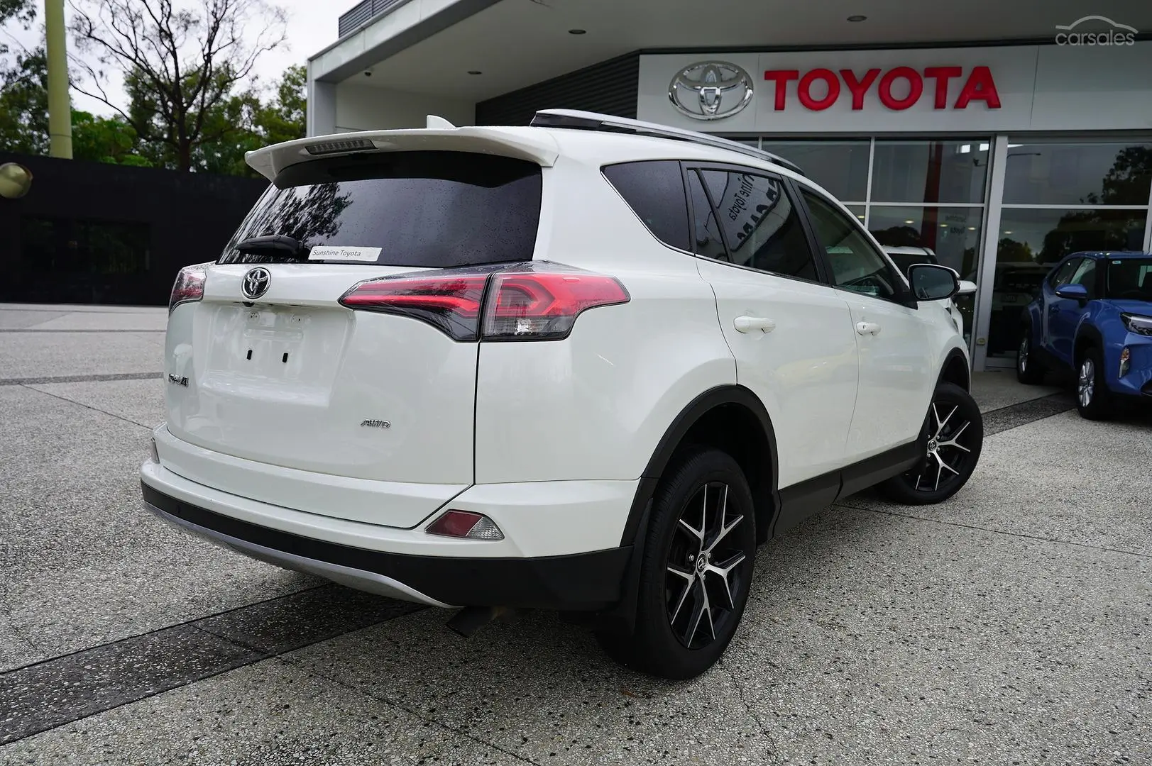 2018 Toyota RAV4 Image 6