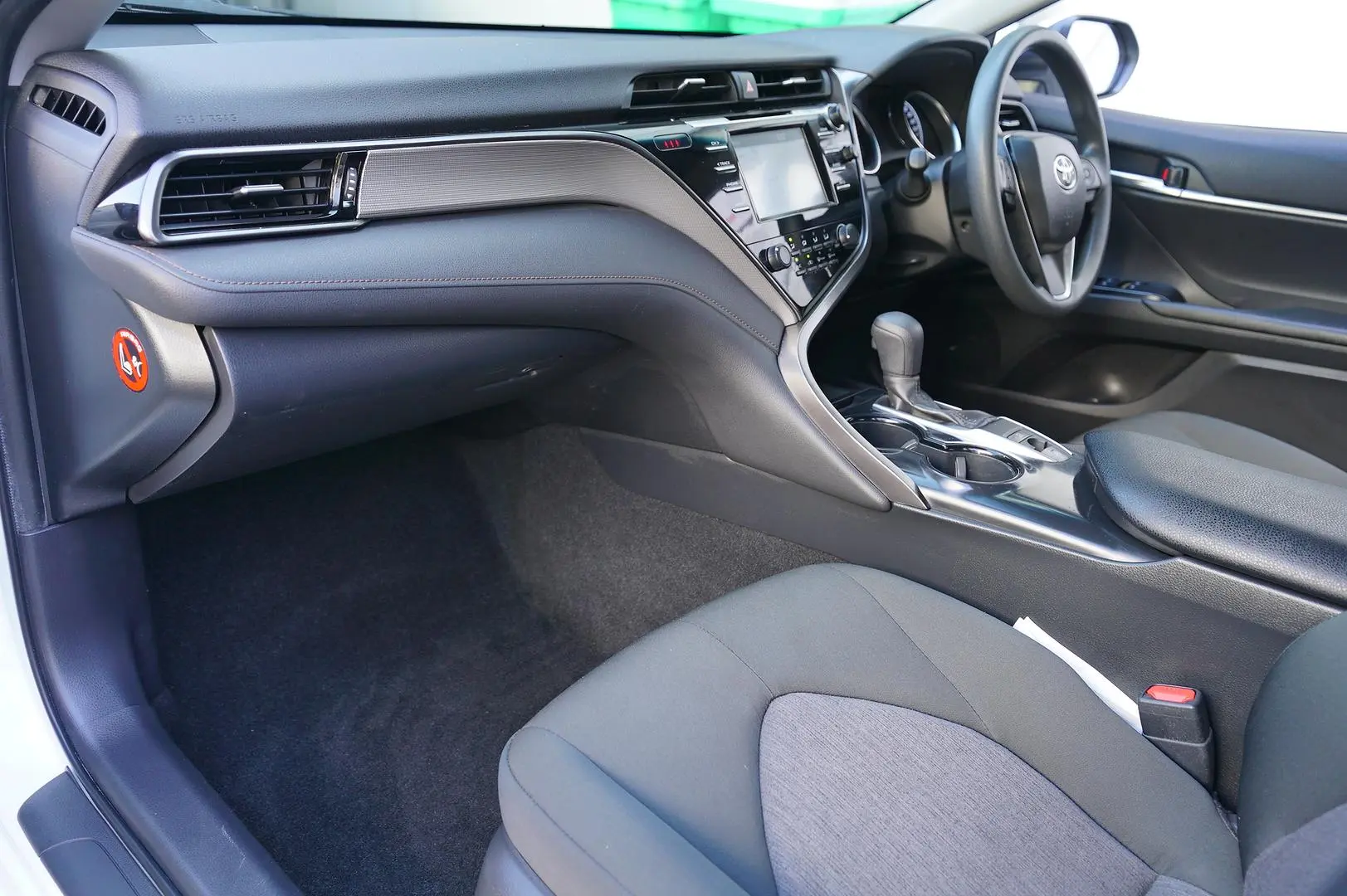 2019 Toyota Camry Image 17