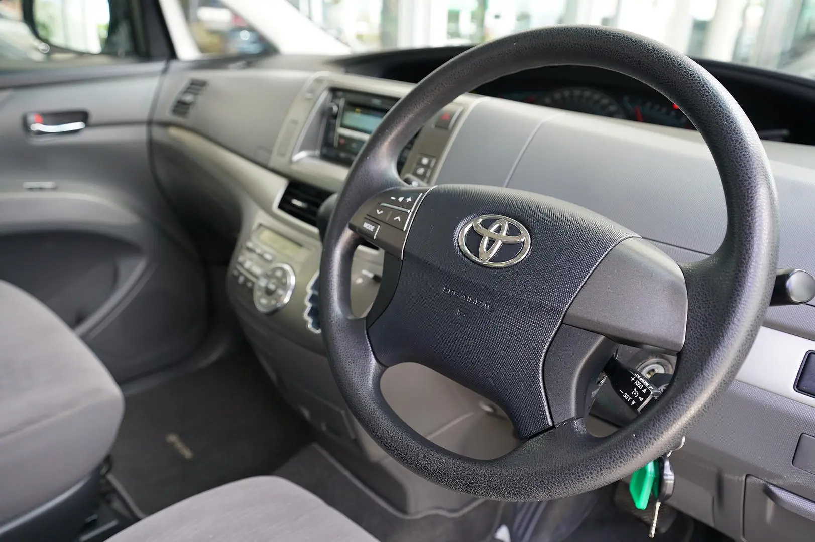 2012 Toyota Tarago Gallery Image 12