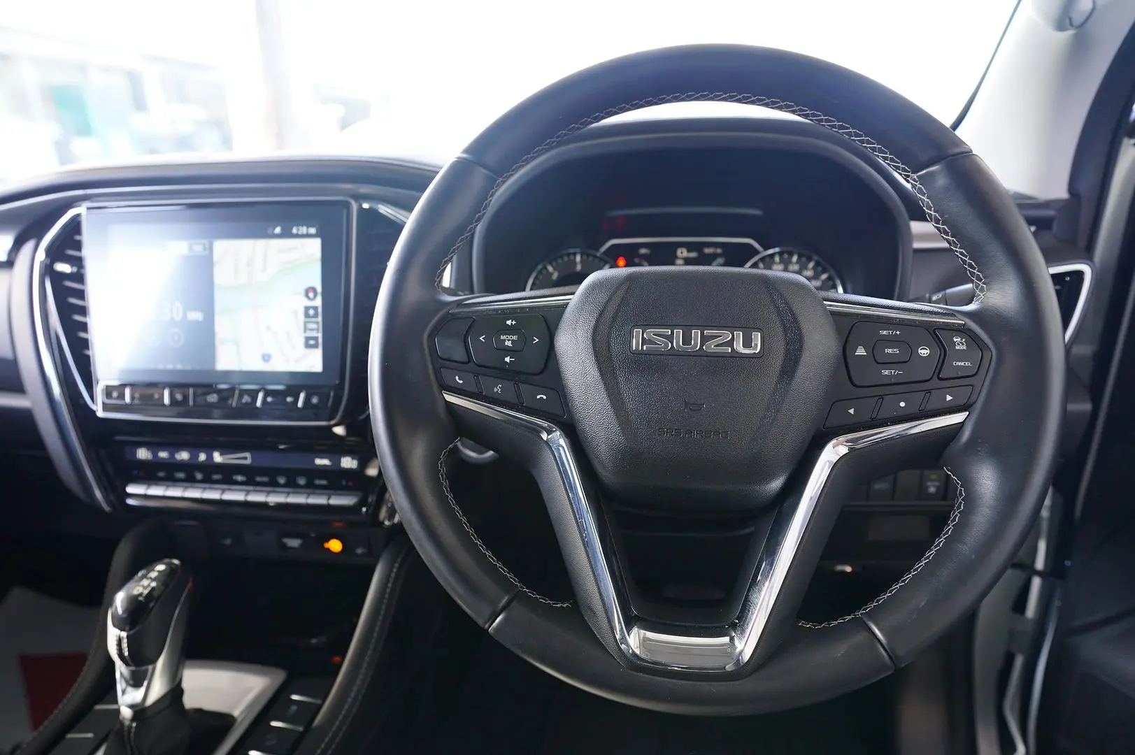 2022 Isuzu Mu-X Gallery Image 13