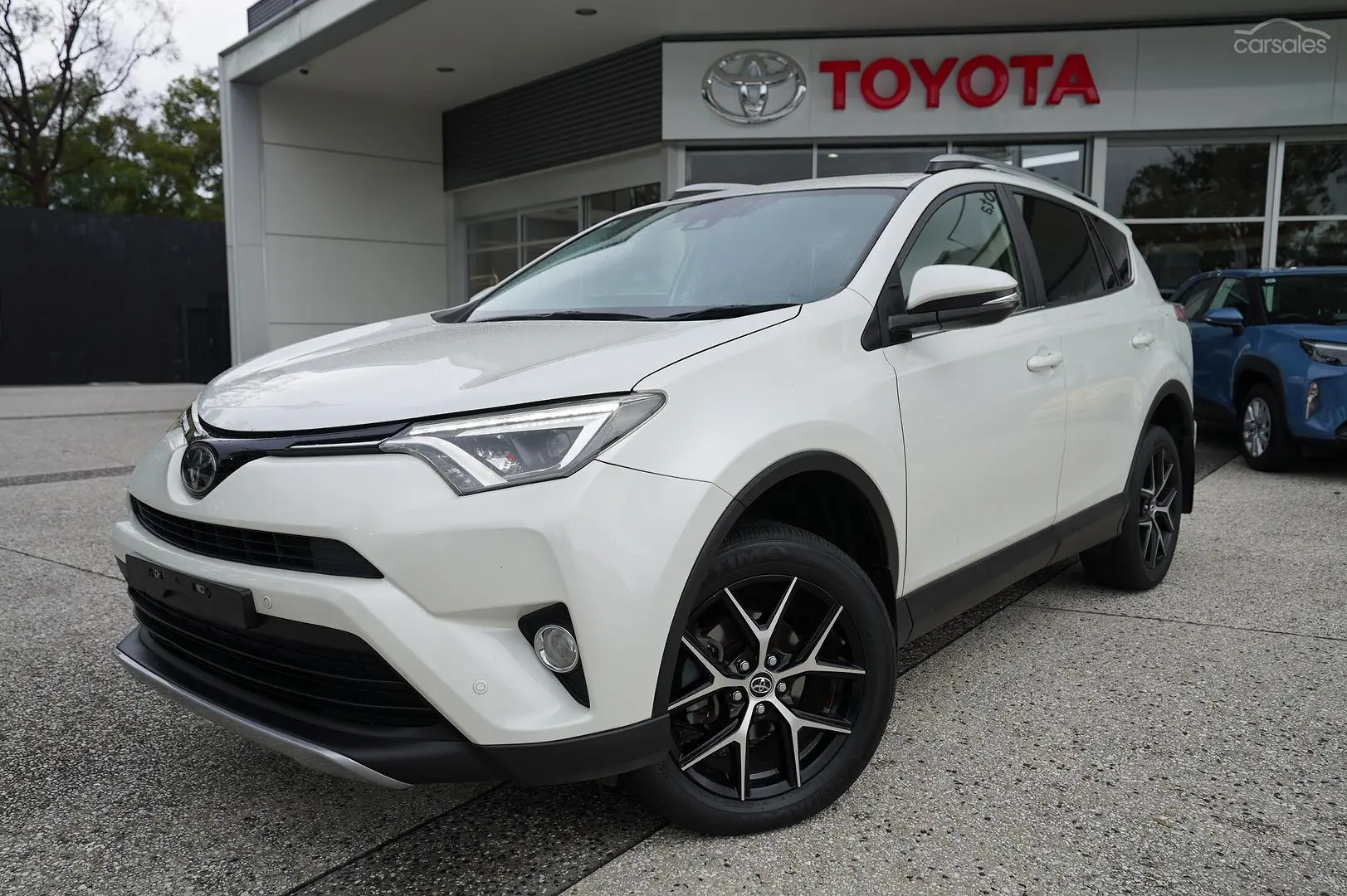 2018 Toyota RAV4 Image 1