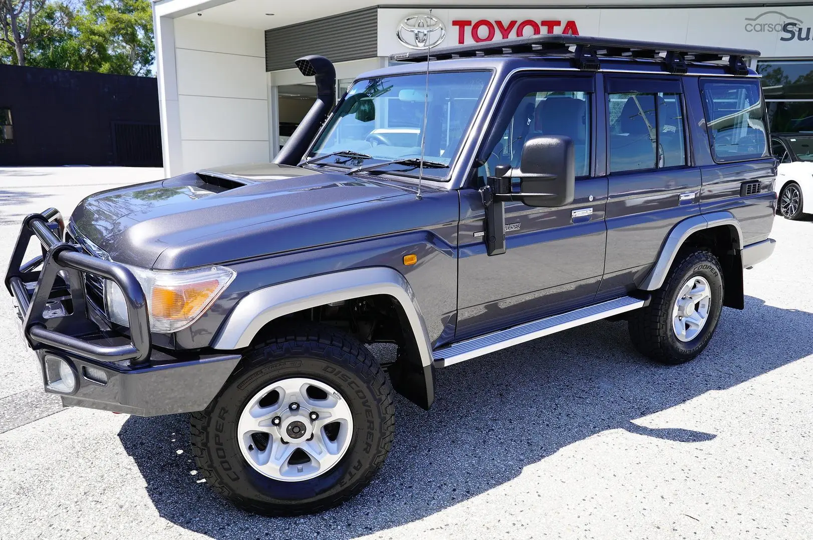 2017 Toyota Landcruiser Image 1