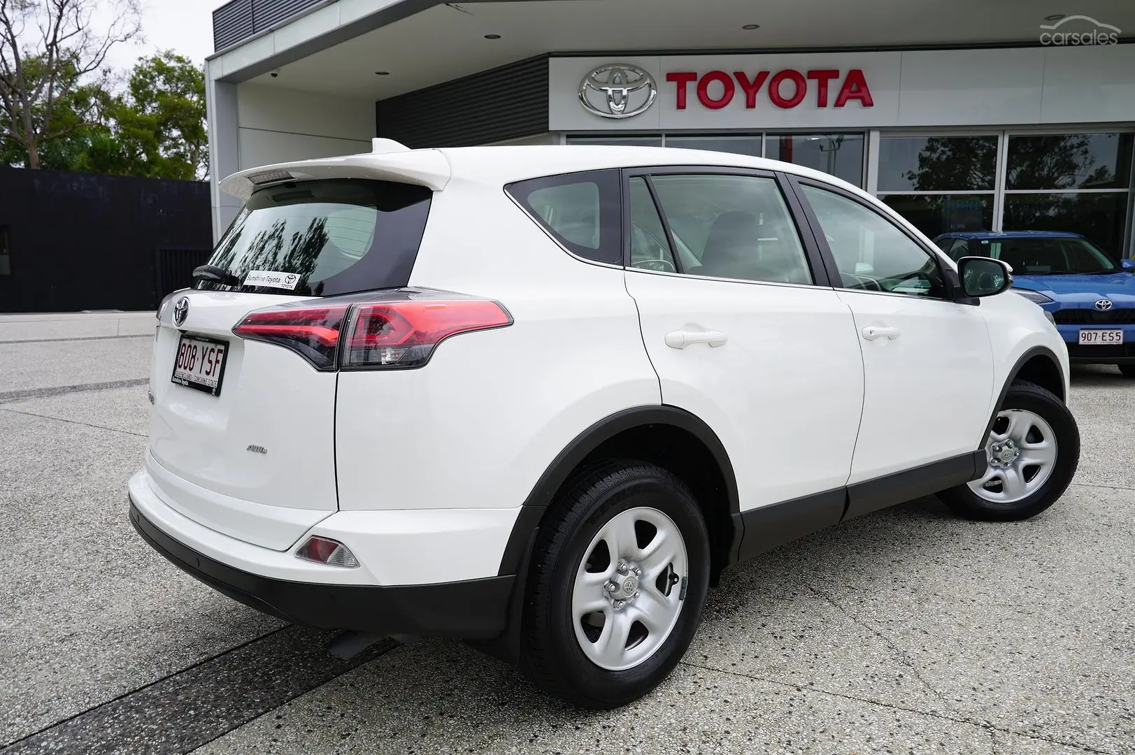 2017 Toyota RAV4 Image 8