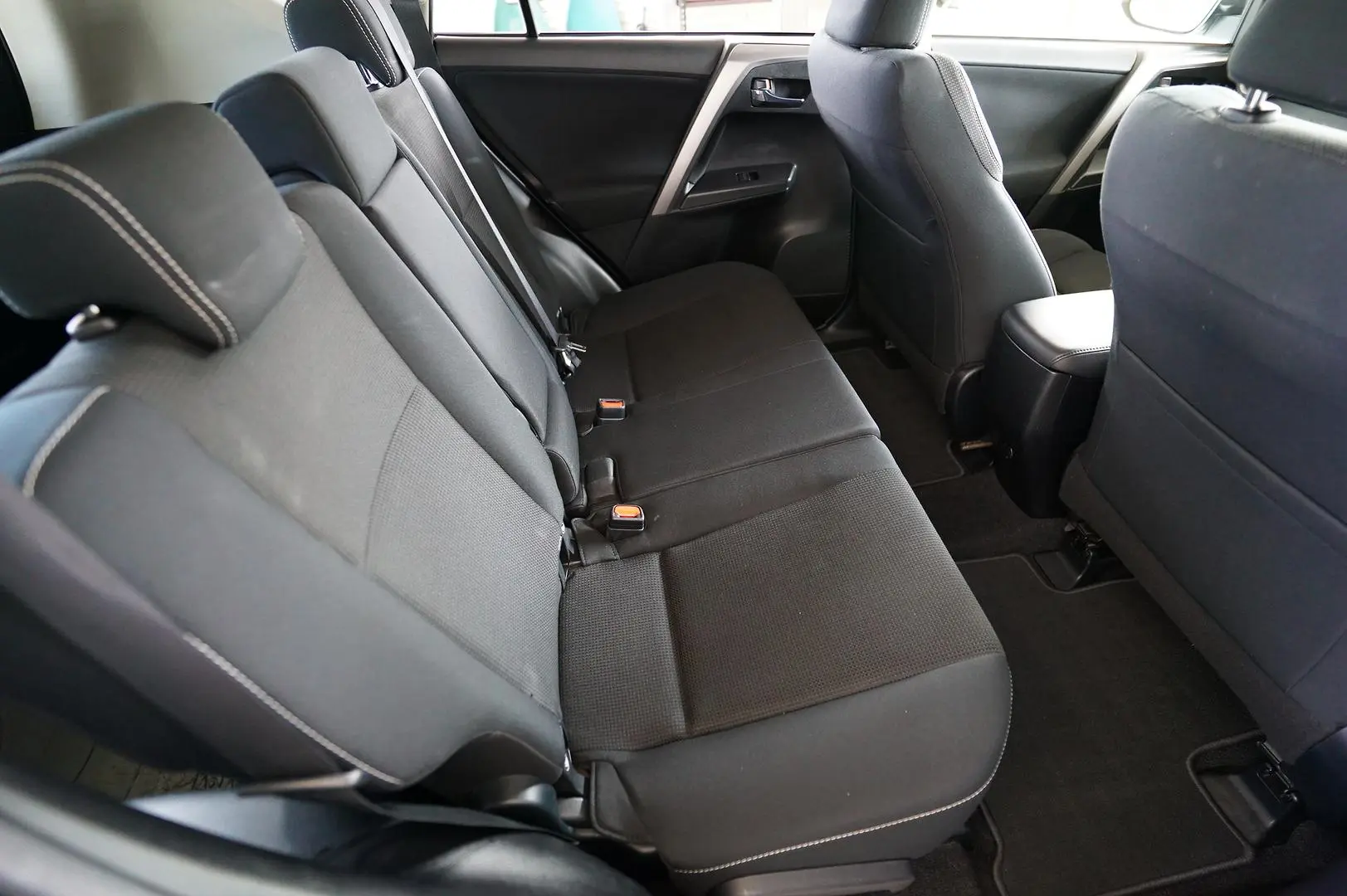 2016 Toyota Rav4 Gallery Image 14