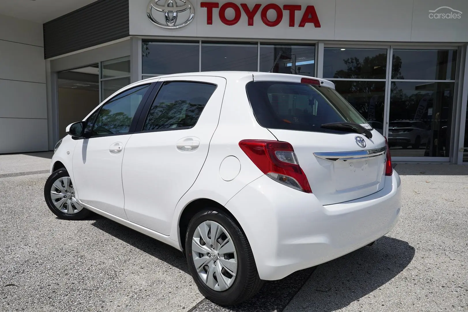 2017 Toyota Yaris Image 4